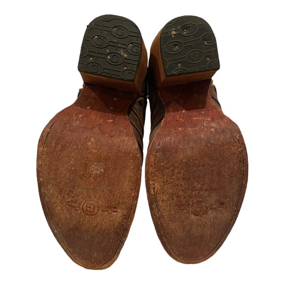 Circle G by Corral distressed boot. Boho style. Free spirit. Leather booties. - Picture 7 of 9